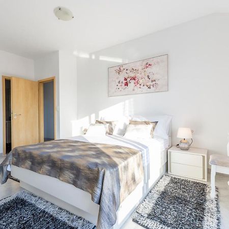 Villa Spark With Heated Pool In Rogoznica Zecevo Bagian luar foto