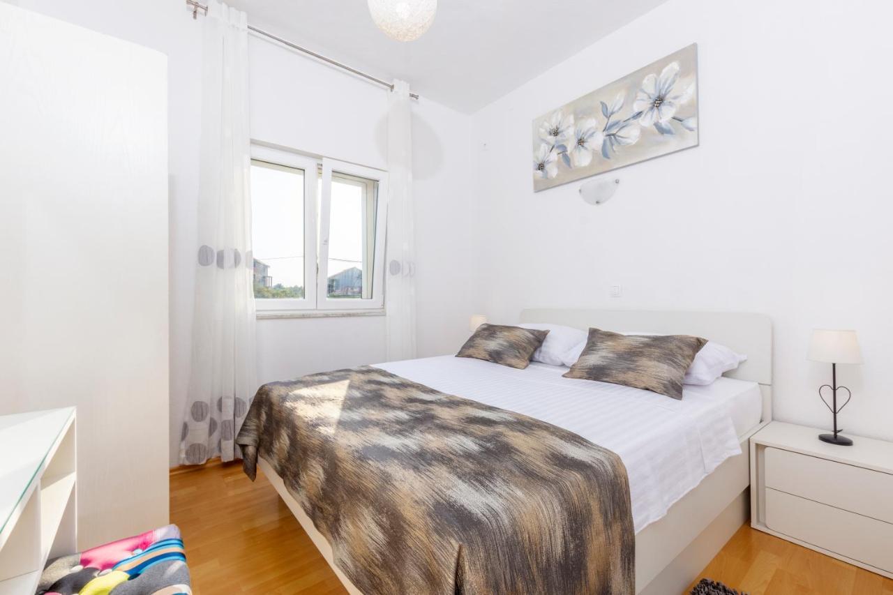 Villa Spark With Heated Pool In Rogoznica Zecevo Bagian luar foto