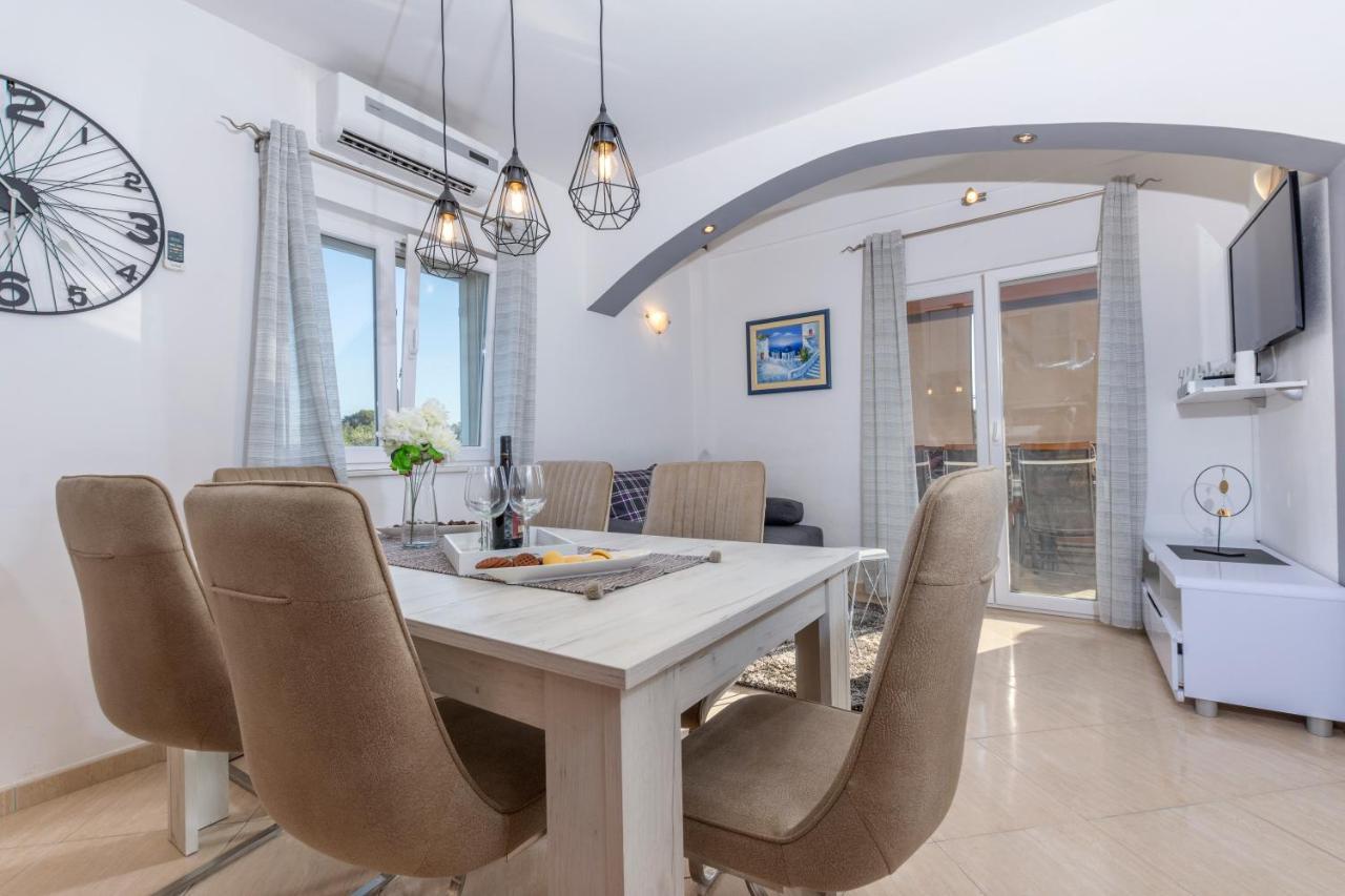 Villa Spark With Heated Pool In Rogoznica Zecevo Bagian luar foto